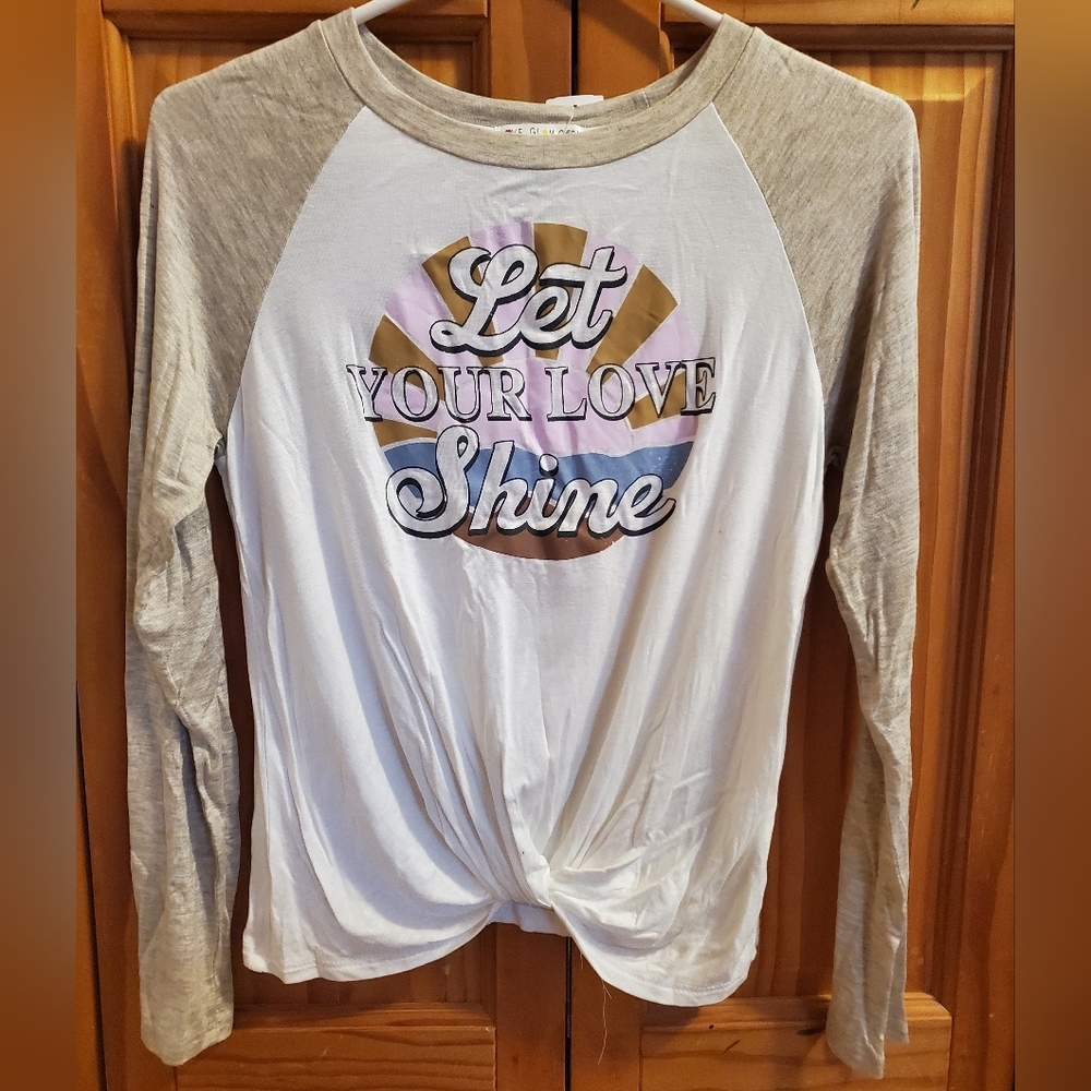 🌻 3/$20 Deal!! 🆕️ NWT Long Sleeve Graphic Tee - White and Tan